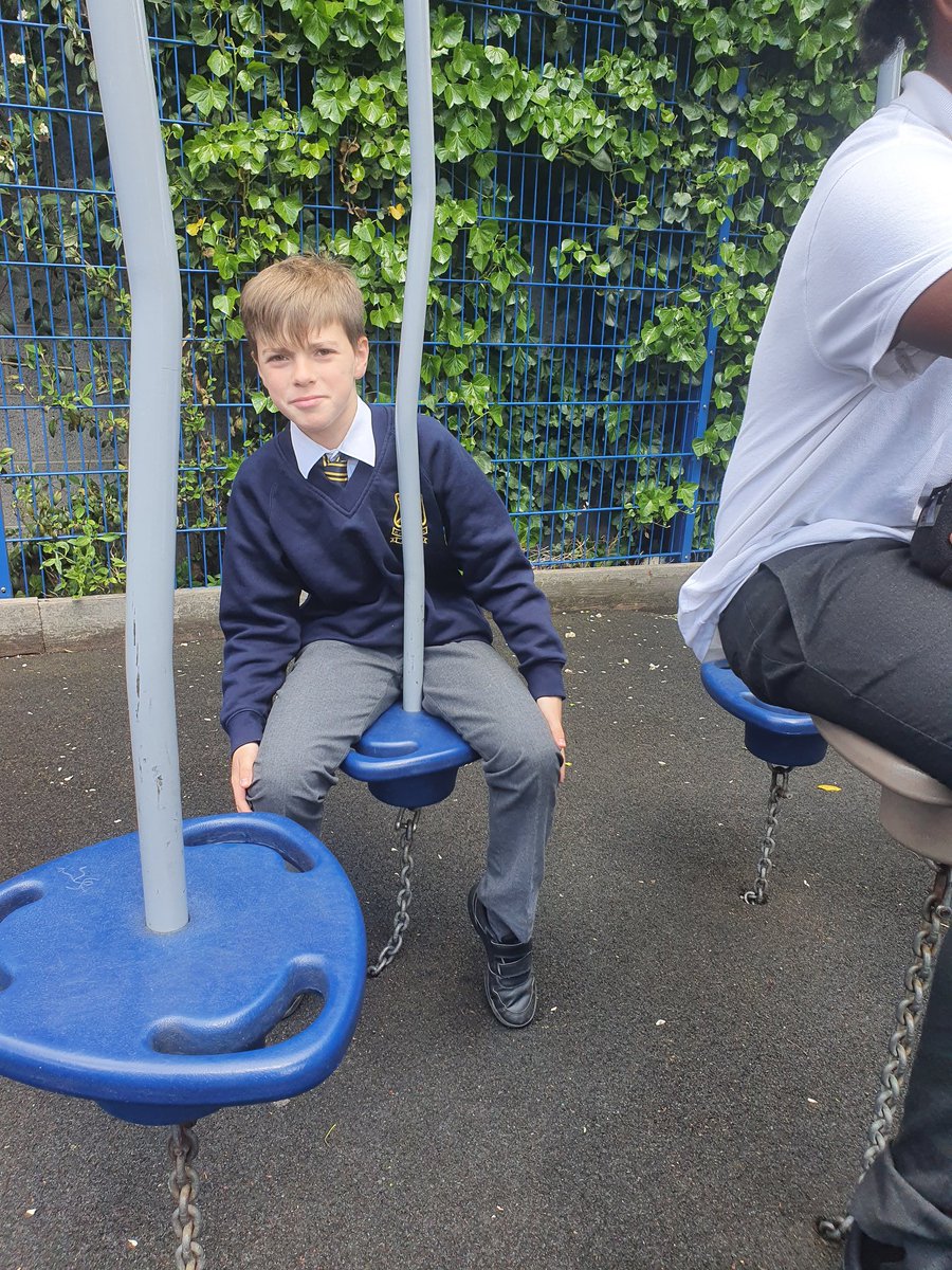ststephensSW8's tweet photo. Year 6 relaxing and enjoying a break in the sunshine! 😉🌈 Time to make memories and enjoy friendships 😊💯⭐️ #StStephensCommunity #StStephensYear6 #StStephensStars⭐️ #Year6 #Friendships https://t.co/jaHGSXI5Fb