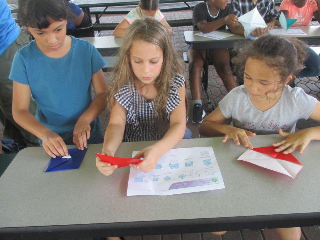 BrevAfterschool's tweet photo. The students at Mims are learning about paper art and origami. #AfterschoolWorks #BAS321 https://t.co/gOUNDNsKnq