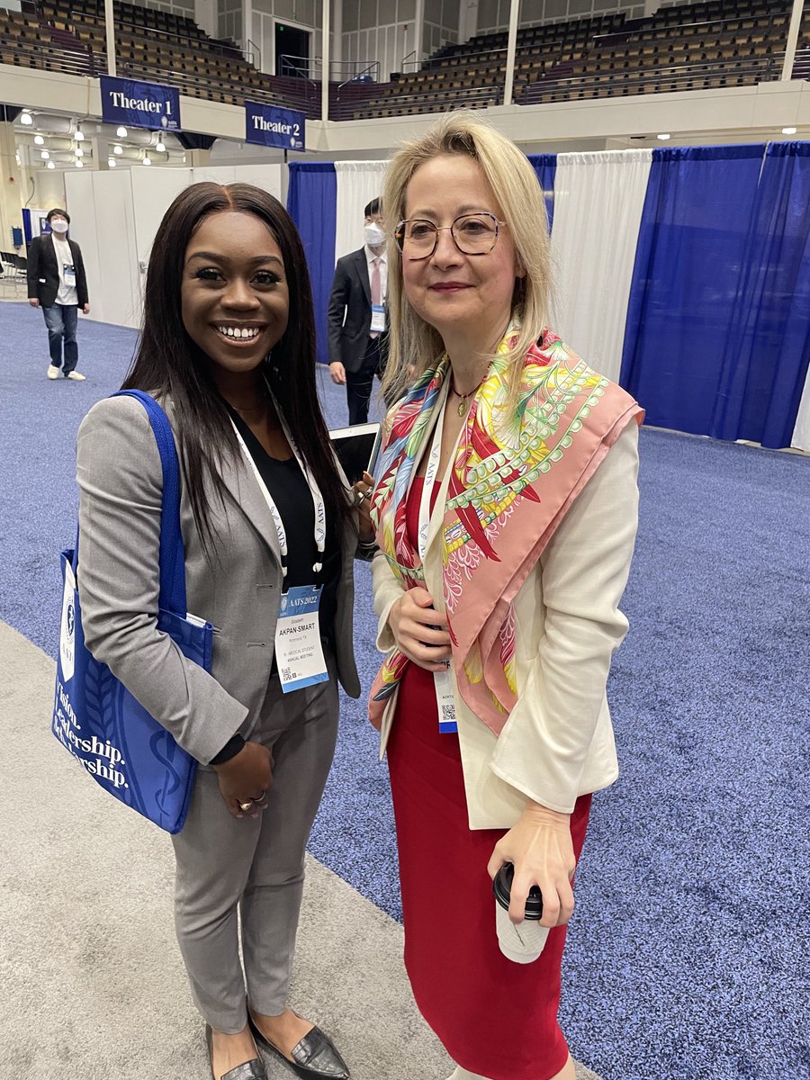 OPreventzaMD's tweet photo. Poster session.Great  student Elizabeth Smart presenting on racial disparities in thoracic aortic surgery Training the next generation ⁦@lizsmarttt⁩ ⁦@UTRGVSOM⁩ with excellent moderating session by ⁦@scottlemaire⁩ ⁦and Anelechi Anyanwu ⁦@MountSinaiNYC⁩ https://t.co/D1oHL1TaqY