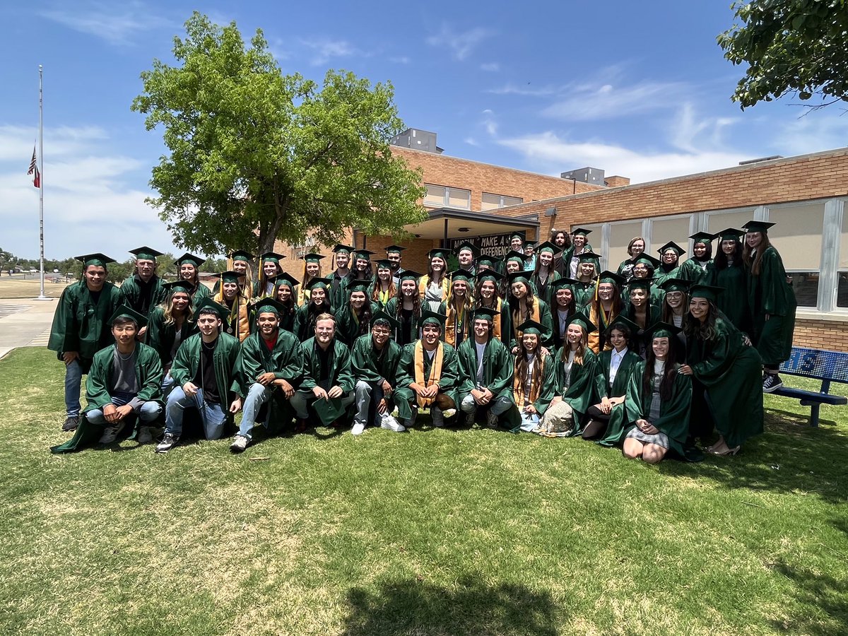 cjones8114's tweet photo. It’s a great day to be a Harvester! Senior walk at the Junior High and our elementary campuses was a blast! #pampaproud @APMsJensen @pampaisd https://t.co/I5JWodtVou