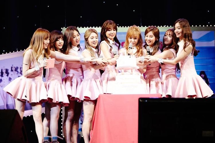 GG_9711's tweet photo. ขอบคุณที่เกิดมาบนโลกใบนี้ ขอบคุณพวกเธอ 27คน ที่ทำให้โลกของเรามีสีสันมากขึ้น ทำไมเราอยากมีชีวิตอยู่ต่อ ขอบคุณจริงๆจากหัวใจดวงน้อยๆดวงนี้❤️🤏🥰
#SNSD #girlsgirlsgirls #4EVE #ioi 
อยากแท็กเป็นชื่อนะแต่เยอะเกิ้น ขอแท็กเป็นชื่อวงละกัน🤗 https://t.co/iCQ6KadfSP