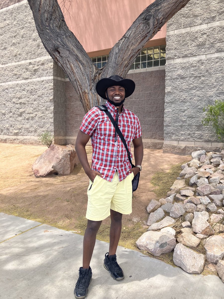The_NoNameShow's tweet photo. The twitter Cyber Bullies clown me for wearing a bow tie, then they said I’m an Uncle Tom &amp; they said i dress like Bill Nye, who I listen to btw. Who I dress like today? When you are the CEO you get to wear what you want! Shouts out the the clinical director for taking this photo https://t.co/Es5t5FDWxq