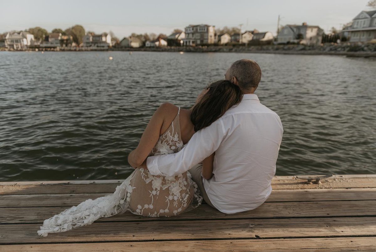 vicandreozzi's tweet photo. Sunset engagements on the beach ☼ #rhodeislandphotographer #engaged #nikonphotography @NikonUSA • https://t.co/juLRQwwdEI https://t.co/OchkizU2e5