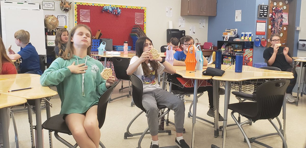 LindseyC83's tweet photo. Had a great time in Social Studies learning about different cultural traditions! Learned a lot! #sullivanscholars #cestogether #circlevilletigers https://t.co/MYTU1uoPIC