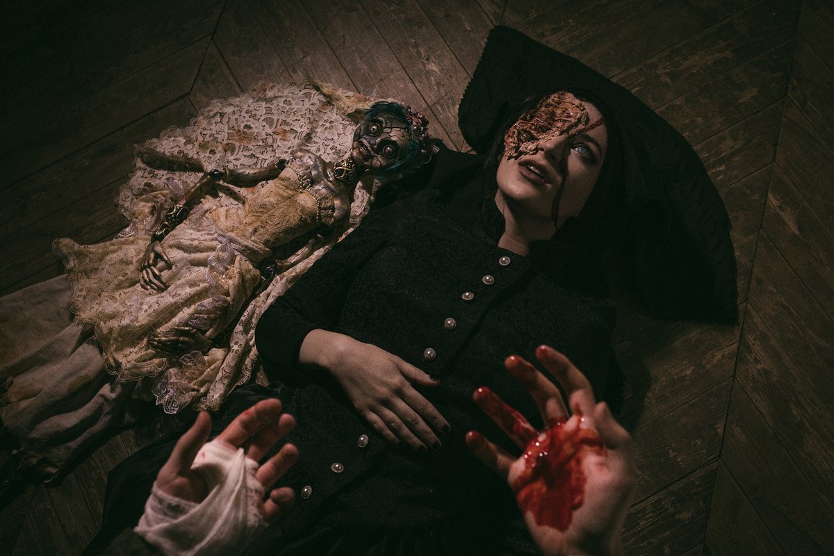 Resident Evil 8 Village - Cosplay : 
Angie &amp; Donna Beneviento by Анастасия Вин  (4/4)