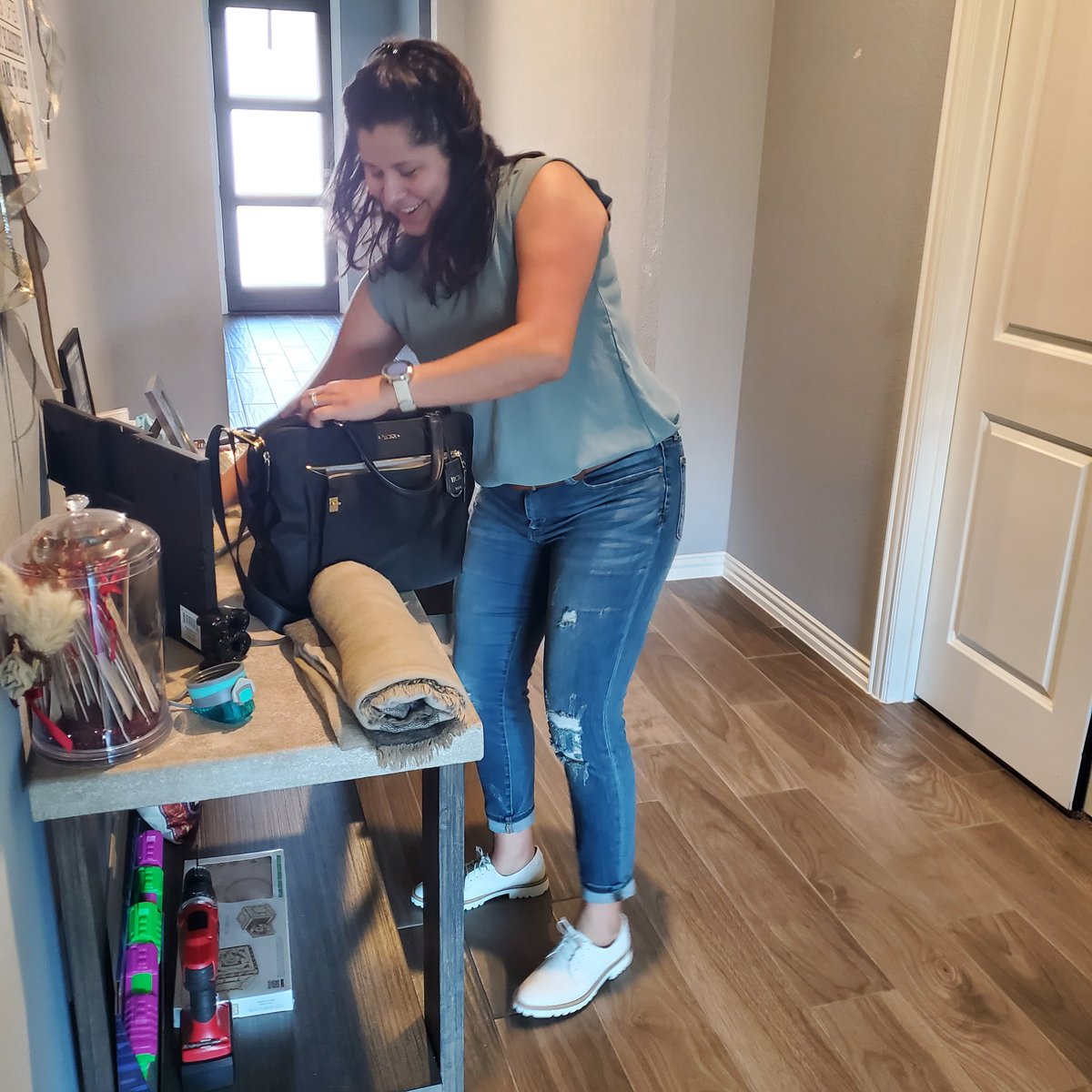 Was running a little late to <a href="/DFWAirport/">DFW Airport</a> to head to #MMCcon but now that I made it to my gate &amp; boarding, S/O to supportive spouces of #RoadWarriors making it all possible! 
#thePeopleEngineer #engineers #LatinasInSTEM #LatinaEngineer #WomenInSTEM