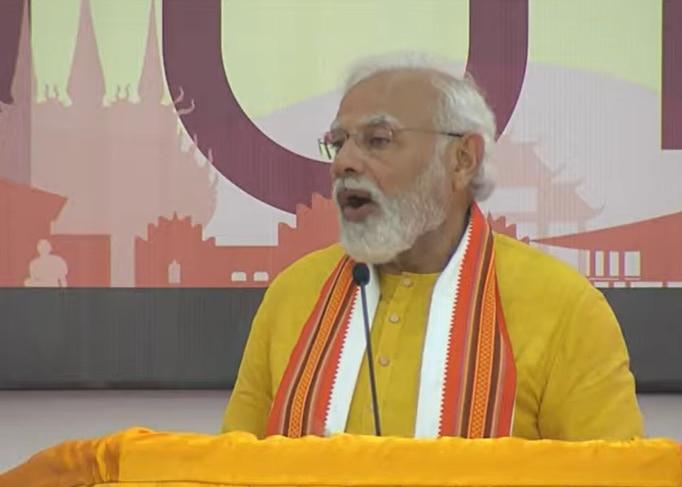 DevarshiJoshi17's tweet photo. PM @narendramodi addressed a programme in #Lumbini, the birthplace of #LordBuddha on the auspicious occasion of #BuddhaPurnima. 
#PMModi &amp; Nepal PM Sher Bahadur Deuba laid the foundation stone for said PM Modi.

#PMModiInNepal

 https://t.co/lniUI81ZSn
https://t.co/WQ2p7PluqG https://t.co/L7avYIpBn7