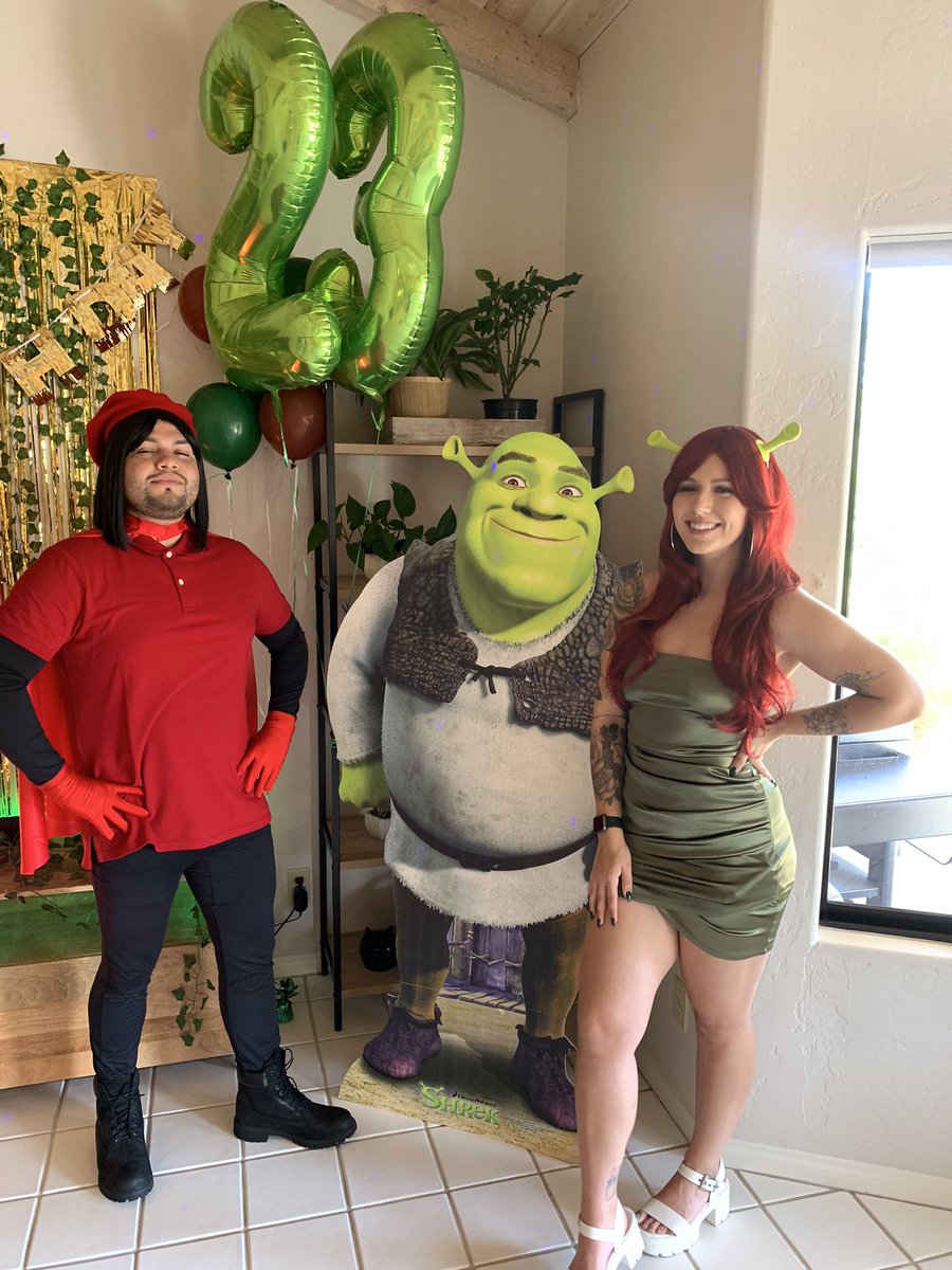 FlexWithJess's tweet image. I told my chiro I went to a shrek themed party and he said “a kids one I’m assuming” and I said no an adult one. behold the land of duloc…