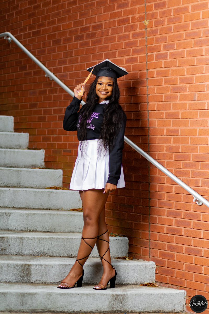 tiff_love101's tweet photo. On May 14th at 8:30am I graduated from THE Prairie View A&amp;M University 

✅ Bachelor of Science in Nursing Degree 🎓
✅ Full time offer as an ICU Nurse at my dream hospital and unit 👩🏽‍⚕️
✅ Honor Roll and Deans List Recipient every school year 📚
✅ Graduating debt free 💸 https://t.co/vF4S4eORWn