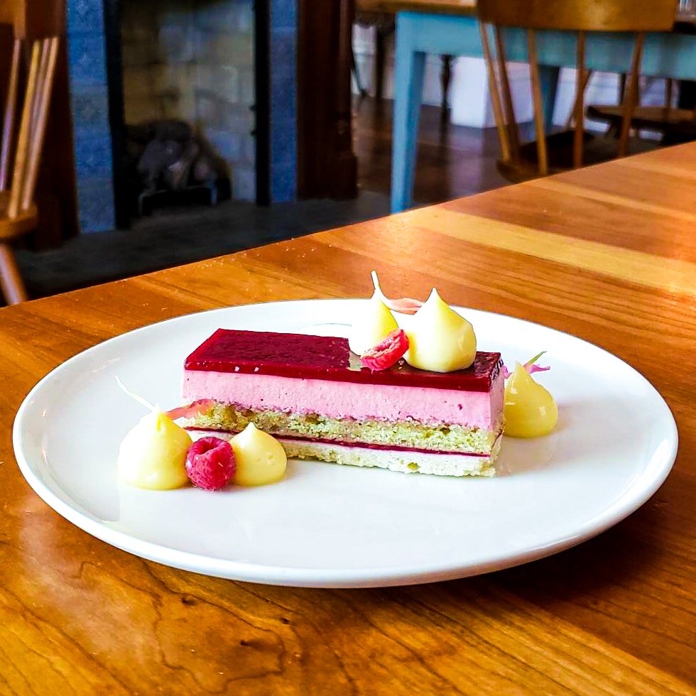 TriMarkUSA's tweet photo. How gorgeous is this plating by Pastry Chef Jin Capobianco?! Raspberry gateaux with lemon curd and buttermilk sorbet, toasted coconut, and edible florals – presented on our Premier Collections Ariane 8½" Flat Coupe Plate.
#pastrydesign #restaurantmanagement #customdinnerware https://t.co/SAYGOMM41S