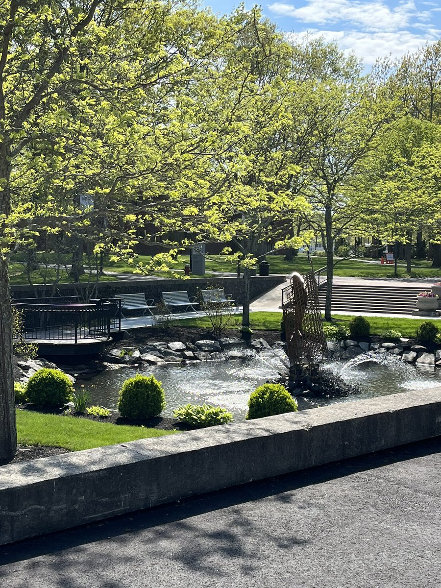 _KateOHara's tweet photo. Enjoying the view from the picnic tables outside G Building this afternoon. @BristolCC has the most beautiful campus! https://t.co/atBwCYwp48