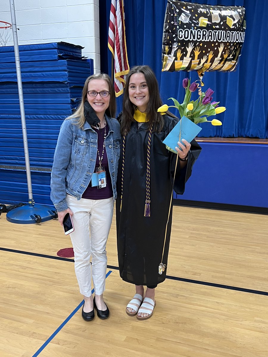 ms_seamansclass's tweet photo. Fern Hill is the best school ever!! I cannot thank @FernHillES enough for the countless amounts of love and support❤️ I am so lucky to be a part of this bobcat family 🤍💙@MrsMizesClass https://t.co/VClx7pnjvx