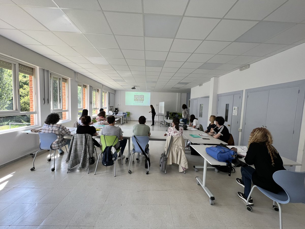 fordysvar's tweet photo. El proyecto @fordysvar fordysvar continúa su difusión 

Hoy en el curso “Realidad Virtual y Aumentada como tecnologías emergentes de apoyo a estudiantes con dislexia” dirigido a docentes de #EducacionInfantil #EducacionPrimaria y #EducacionSecundaria en @cfieburgos 

@sepiegob https://t.co/c9up3qBjQQ