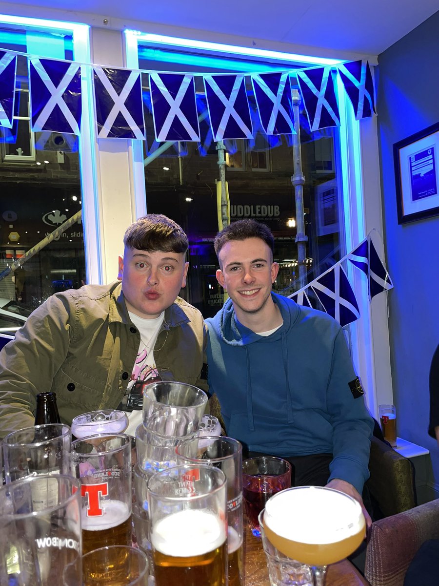 RuariHill_'s tweet photo. @Ryanmcleodd Happy Birthday brother, hope it’s been a good one and I’ll see you for a drink soon😘❤️ https://t.co/XtmaUTTDss