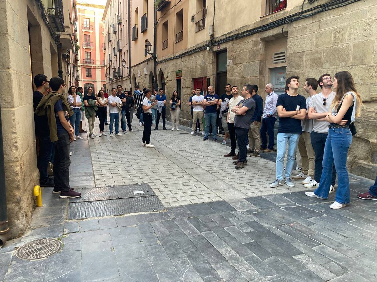 aeodoo's tweet image. Después de un día largo de contribuciones #OCAdays, nada mejor que conocer Logroño y unas tapas en la calle Laurel.