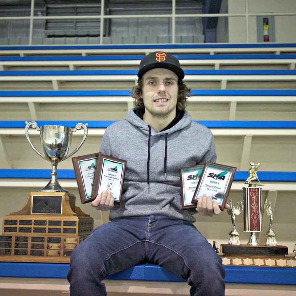 On our blog “Face Off: Donavon’s MS Journey”, learn how <a href="/Dono824/">Donavon Henrion</a>'s #hockey career was halted by an MS diagnosis, his tight-knit community rallied behind him &amp; the reality of accessing healthcare when your #neurologist is a 4 hour drive away. Read it here: bit.ly/3lylrbT.