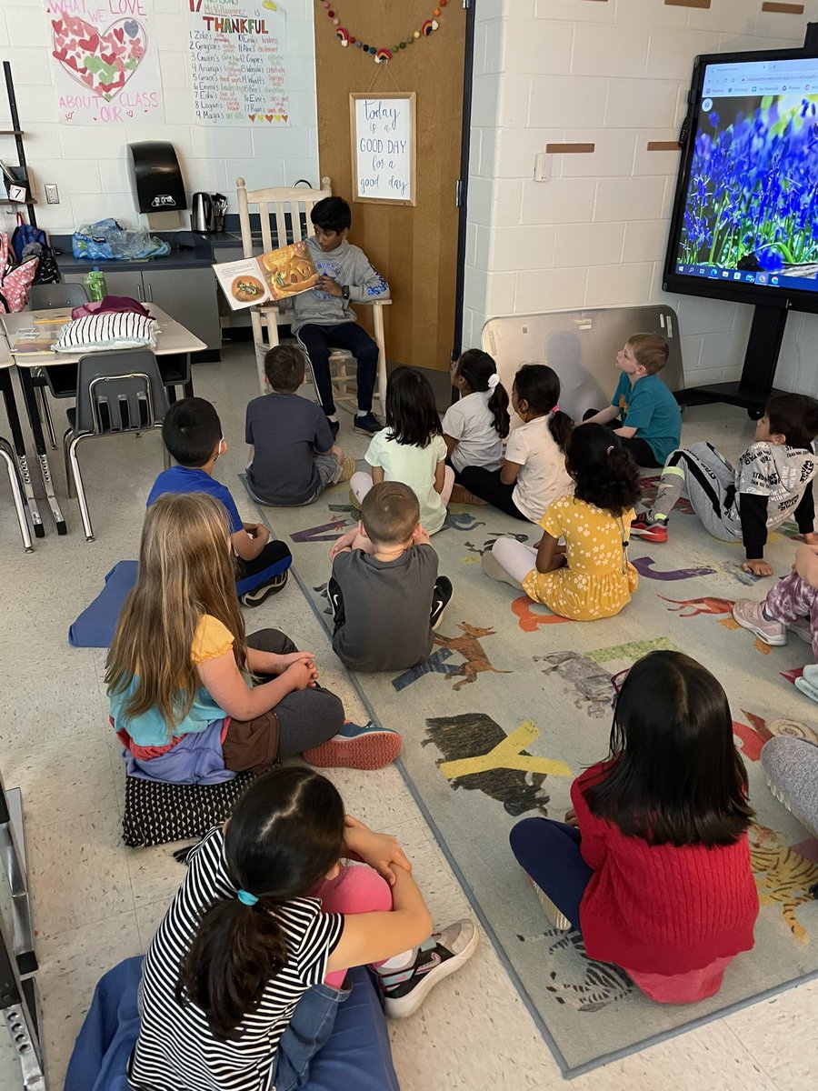 _MsVillagomez's tweet photo. We LOVED having one of my kiddos from student teaching earn a blue eagle reward and choose my class to read to!! @LCPSLiberty https://t.co/XwYHg2H88V