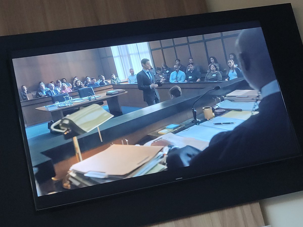 filippebuchini's tweet photo. "O poder e a lei" Série top na @netflix. Fica minha indicação. https://t.co/SFwyKfTQM2