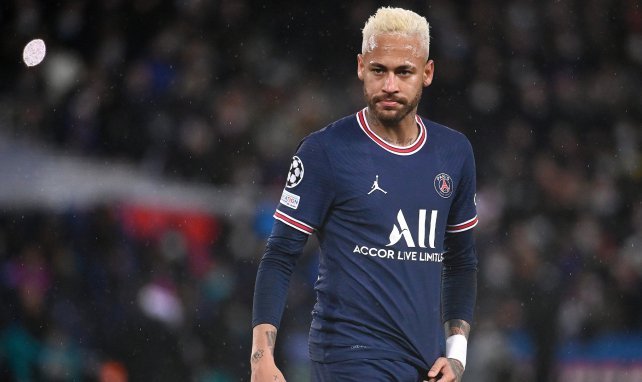 Ju_LeNicois's tweet photo. 🚨 Neymar n'aurait pas apprécié le comportement d'Idrissa Gana Gueye concernant le Flocage Gate.

En effet, le Brésilien étant homosexuel, cette affaire l'aurait blessé.

Le PSG ne souhaite pas communiquer sur cette affaire pour l'instant.

(@RMCsport) https://t.co/hd7Xg7EZxY