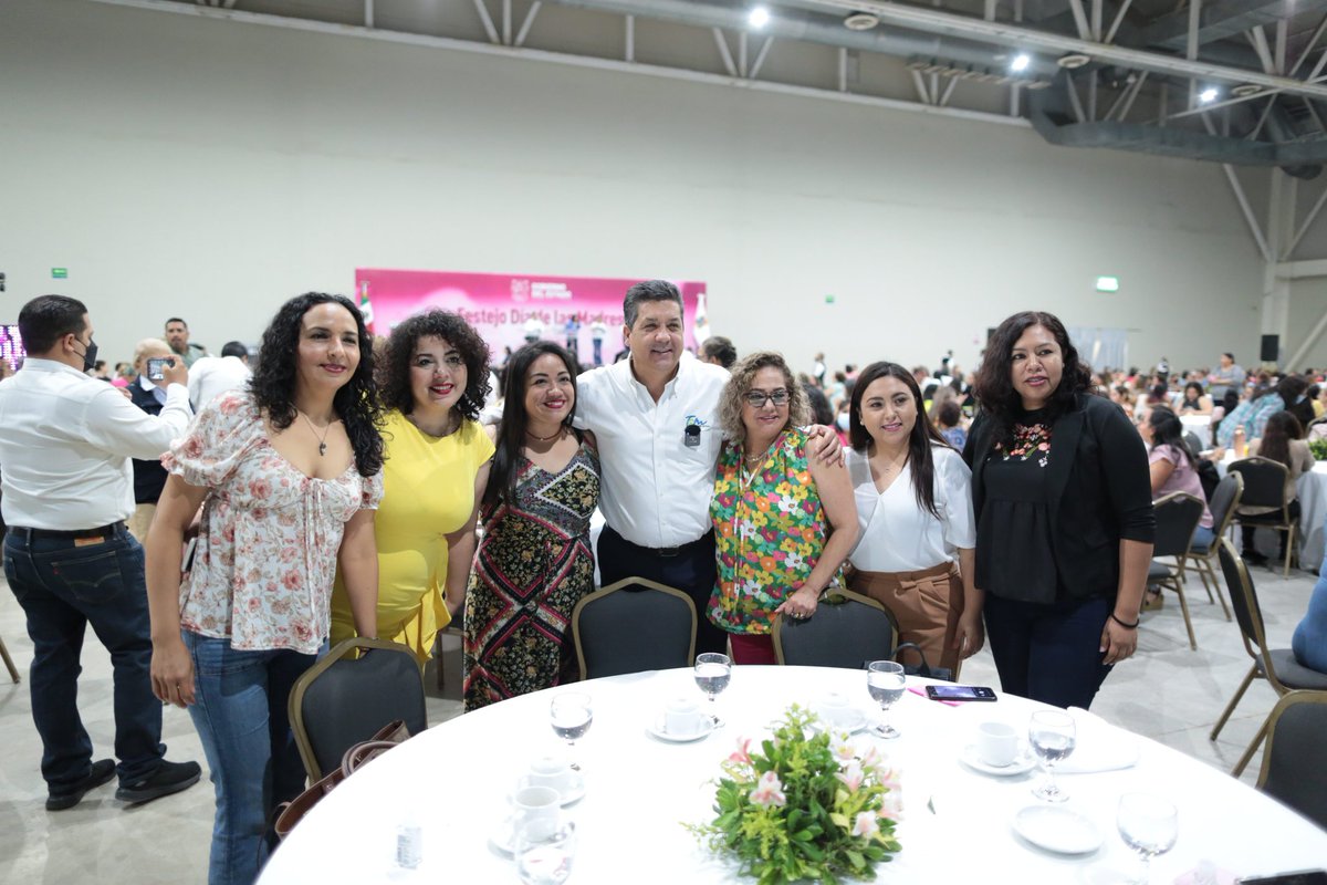 fgcabezadevaca's tweet photo. Soy un convencido de que la base de una sociedad es la familia y el pilar más fuerte de una familia son las mamás. 
Por eso hoy festejamos a las mamás tamaulipecas de @TamaulipasSalud de la zona sur de nuestro estado. 

Mi reconocimiento y gratitud eterna a todas ustedes. https://t.co/cRBtHTj1bG