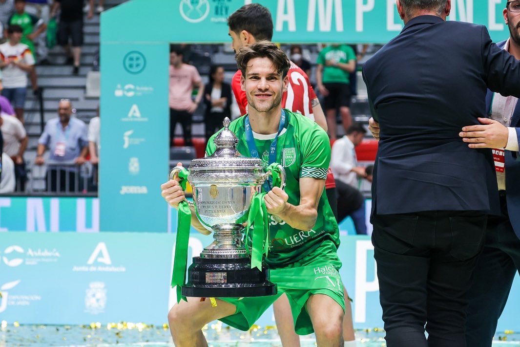 Álvaro Quevedo Cuello De Oro tweet media