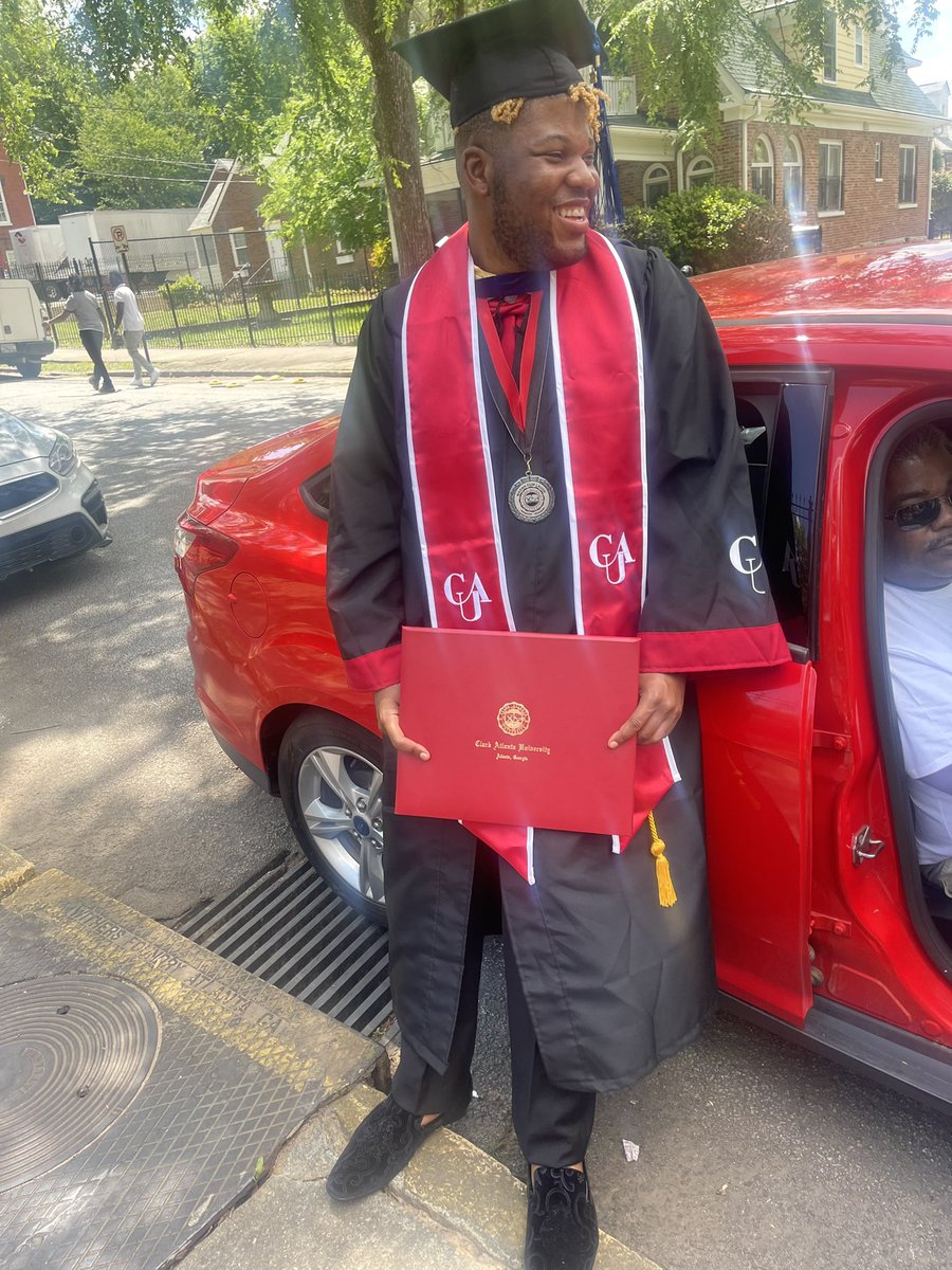 Brandon___Banks's tweet photo. Brandon Gilbert 
3.70 G.P.A. 
Dean’s List 
Bachelor’s Degree in Criminal Justice Administration With A Minor In Sociology 
Magna Cum Laude
I Thank God For Everything! #CAU22 #CAUPanther #CAUForever #HBCU #CollegeGrad https://t.co/We9TGryWaa