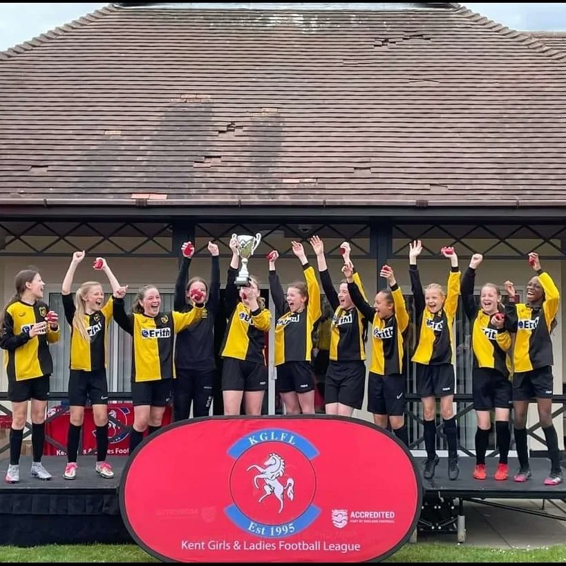 KGLFL's tweet photo. Congratulations to all the teams who played in yesterday's Cup Finals. A fantastic set of matches and a great advert for girls football.
🏆⚽️💪
@CastleColts @AnchoriansFC @HaydenYouth @MUFCWomen @Ramsgate_FC_YS @Crayfordgirls Bettshanger FC Upchurch Colts https://t.co/rFvaMGRShk