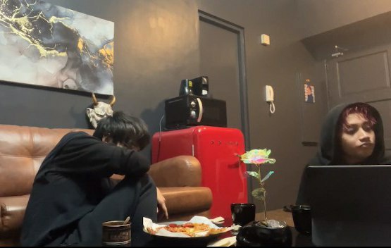 siw_son's tweet photo. #SB19_KEN in Arthur Nery's Instagram live 

When creativity kicks in at dawn, let's have music session at dawn.

@felipsuperior
@SB19Official #SB19 https://t.co/rkCGu8ymyh