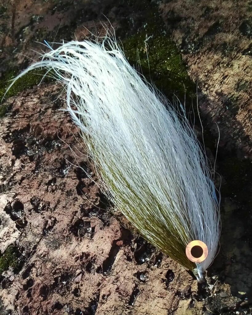 FlymenFishingCo's tweet photo. 📸: @danielspringveldt. Nice #bucktail angler on here. This hook size is similar to our Kona hook #4! 🔥🐠
.
.
.
#streamerfishing #flytying #flyfishing #tyingflies #flydressing #flymenfishingco #streamerjunkie #streamerfishing #articulationnation #trollingfly #bucktailflies #sa… https://t.co/geFBJxYnXx