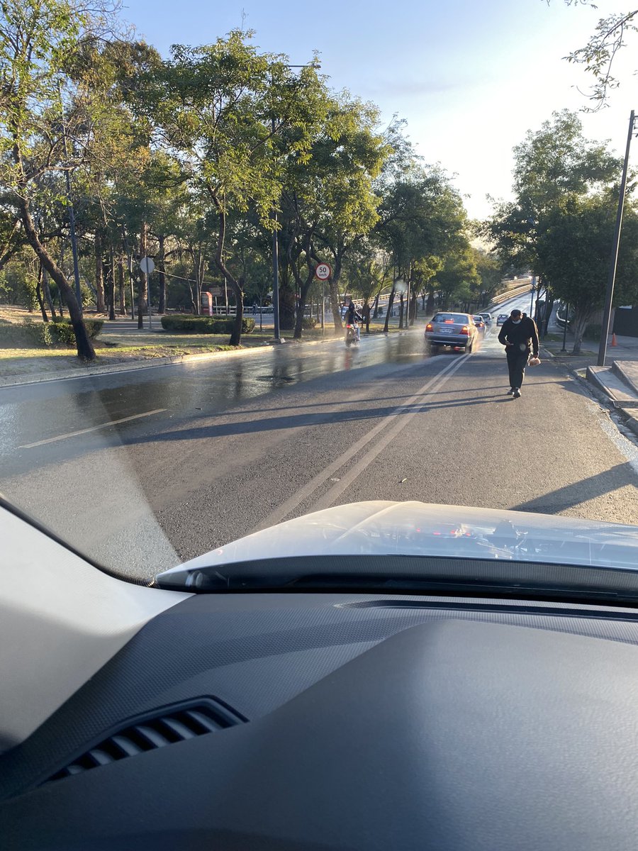 roblesbenjamin's tweet photo. ¡Fuga de agua con más de 10 días! Reporte R-20220504-0067 @SacmexCDMX @mauriciotabe @AlcaldiaMHmx @PesimaAtencion @soyrositaperez1 @lopezdoriga @Claudiashein https://t.co/EIaNbXVhIJ