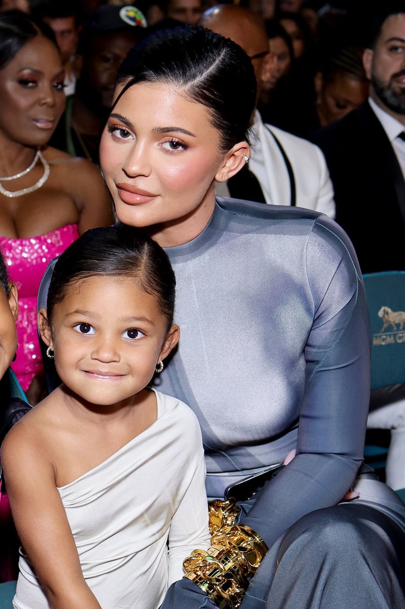AcessoTravis's tweet photo. Kylie Jenner e Stormi ontem, no Billboard Music Awards em Las Vegas. 🥺

📸 Matt Winkelmeyer | Getty Images https://t.co/0qfObWASdi