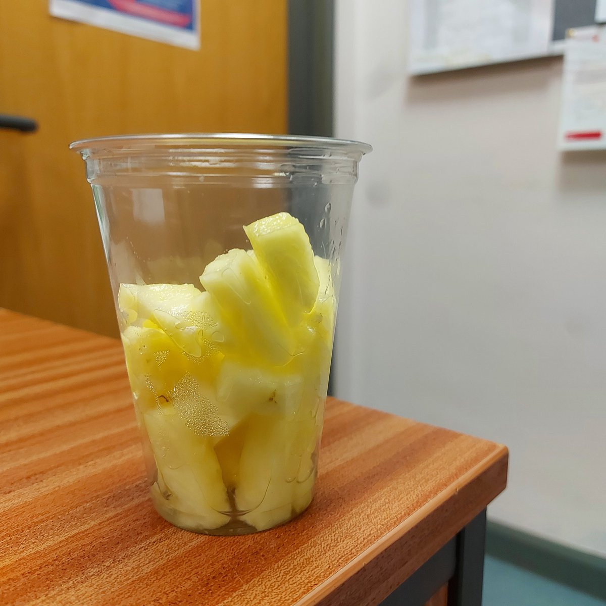 FionnesH's tweet photo. Nutrition standards for staff and visitors in action in Antrim Area. Fantastic to see healthy breakfast options🍍 was delicious  @marshall_paula @NHSCTrust @publichealthni  @bda @BDANIreland https://t.co/FSxl6GUK5D