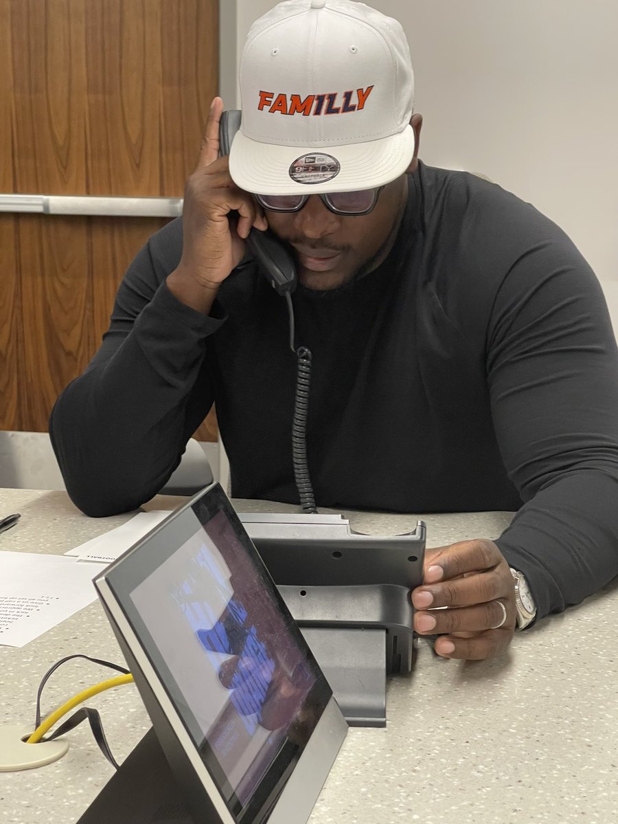 B1GTicket's tweet photo. Coaches making calls again to @IlliniFootball season ticket holders this morning. Pick up the phone and chat with them!  They’re fired up for year 2 with @BretBielema and want Memorial Stadium picked!  

@Coach_CPatt 
@AaronHenry7 
@CoachKaneIllini https://t.co/dLHKHHG3A9