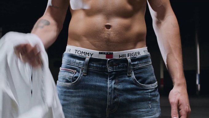 Shawn Mendes in Tommy Hilfiger campaign & covers Dancing In The Dark - Page  2 - Celebria - ATRL