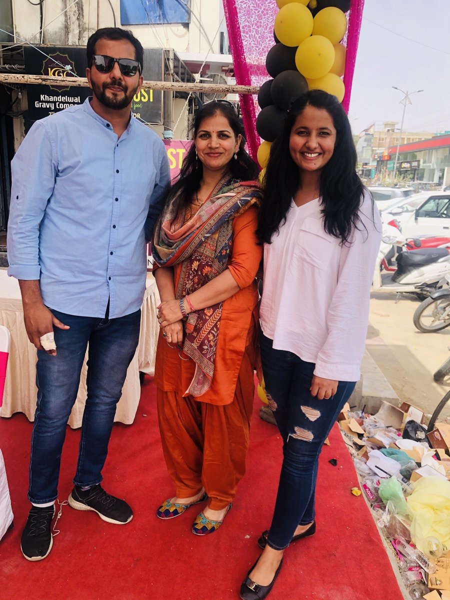 gena_sarita's tweet photo. भांजे मुकुल चौधरी व बहूँ रानू चौधरी को बहुत बहुत बधाई । #Crazycoffee https://t.co/oqwZSAoirN