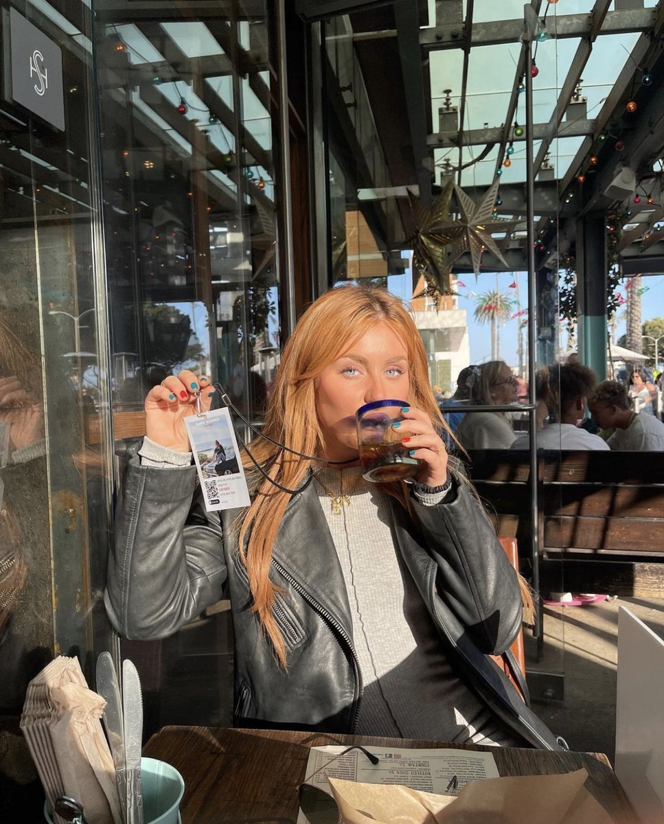 eloise's tweet image. It’s been one week since SAD BIRD came out 🌊✨🥹 I’m still making it everyone’s problem😏 EloiseAlterman.lnk.to/HER-SBTA