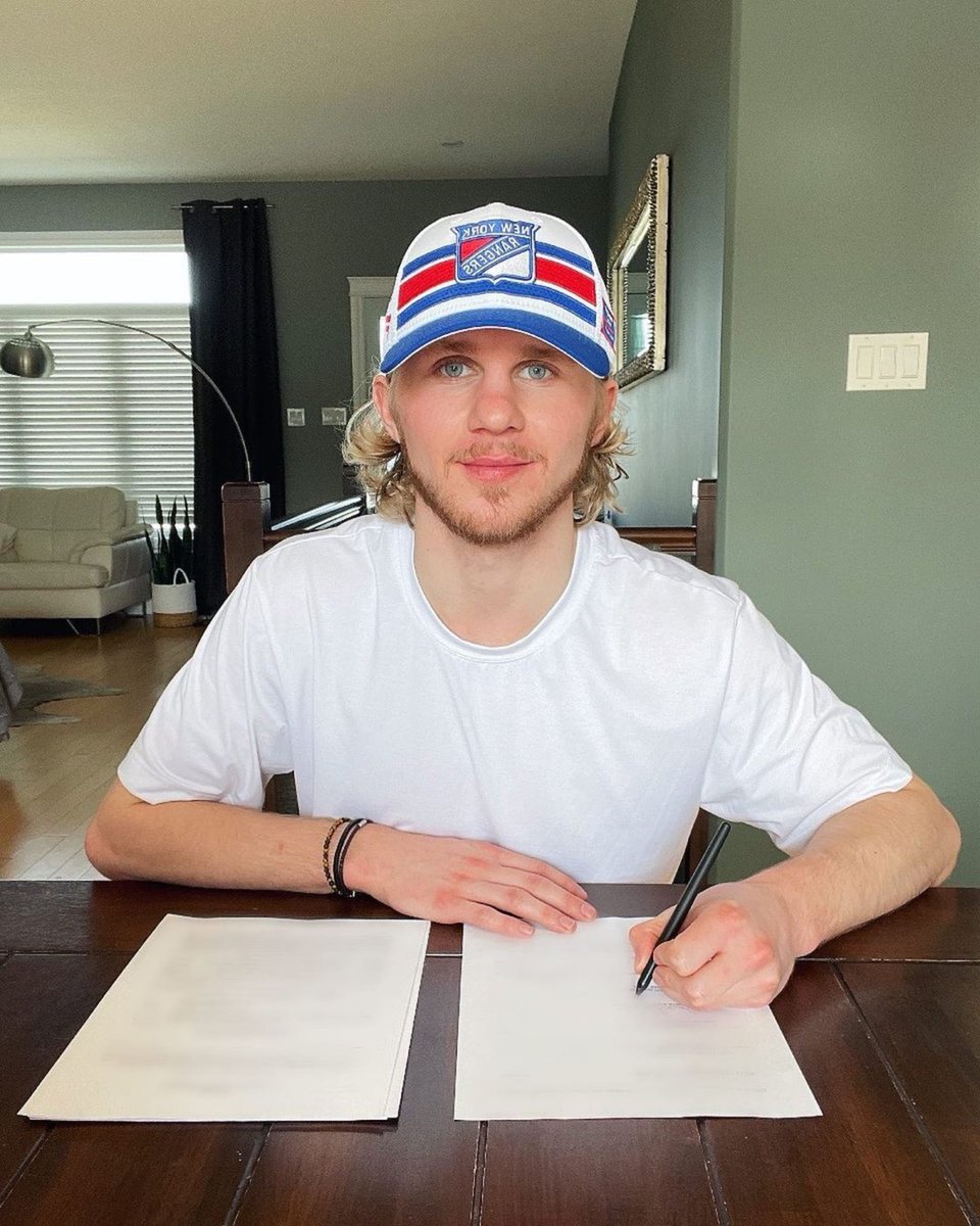 OFFICIAL: #NYR have agreed to terms with forward Adam Edstrom (three-year, entry-level contract), forward Ryder Korczak (three-year, entry-level contract) and goaltender Olof Lindbom (two-year, entry-level contract).

Details: nyrange.rs/3sFLwtj