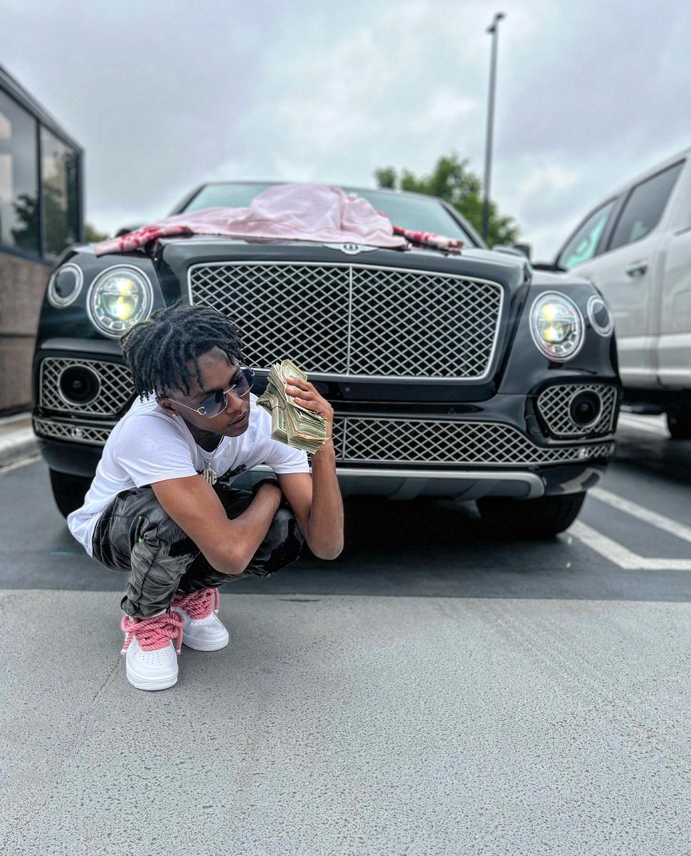 23rackzs's tweet photo. She say im IT now i then grew up, They say im lit now i then blew up, CDG be the gang chasing shit down better tie your shoe up💯 https://t.co/AZm8ZPTy0m