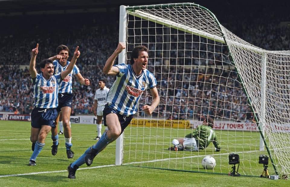 Zipper282's tweet photo. Its not very often I wear my beloved Coventry City shirt closed season, but If you know, you know, exactly 35 years ago today. ๐
#FACupWinners #FACupRewind #PUSB #ClassicFACup #ifcarlsbergmadefootballteams #goodtimes #goosebumps #CoventryCity https://t.co/b9eVzYmFpD