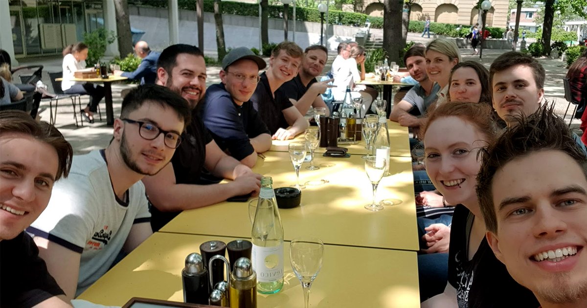 Peakboard (@pkbrd) on Twitter photo Unsere neuen #Teammitglieder Sara, Benjamin, Benjamin & Clemens haben uns in #Stuttgart besucht!
In typischer Peakboard-Manier haben wir sie zum Mittagessen eingeladen. Und wie man von uns kennt, spielte #Pizza eine Rolle.
Schön, euch an Bord zu haben!
#Teamarbeit #Büro #Team Unsere neuen #Teammitglieder Sara, Benjamin, Benjamin & Clemens haben uns in #Stuttgart besucht!
In typischer Peakboard-Manier haben wir sie zum Mittagessen eingeladen. Und wie man von uns kennt, spielte #Pizza eine Rolle.
Schön, euch an Bord zu haben!
#Teamarbeit #Büro #Team