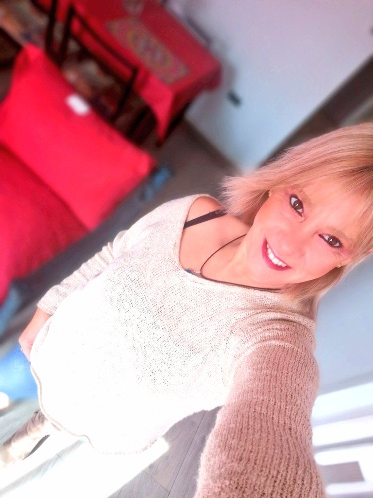 SotoRubila's tweet photo. #Solcito
#ProfeSol
#FelizLunes

... Sé como la flor,
despliégate libremente
y permite a las abejas
robar tu corazón...
Quiero que me  ROBES EL CORAZON!!!!
Xd ..ya me lo robaste 
S🌸Ledad ®
S🌻 Lcito
Ama 🌻 agradece 🌻 vive 🌻 sánate 🌻 sonríe 🌻 https://t.co/POgDVPKrYr