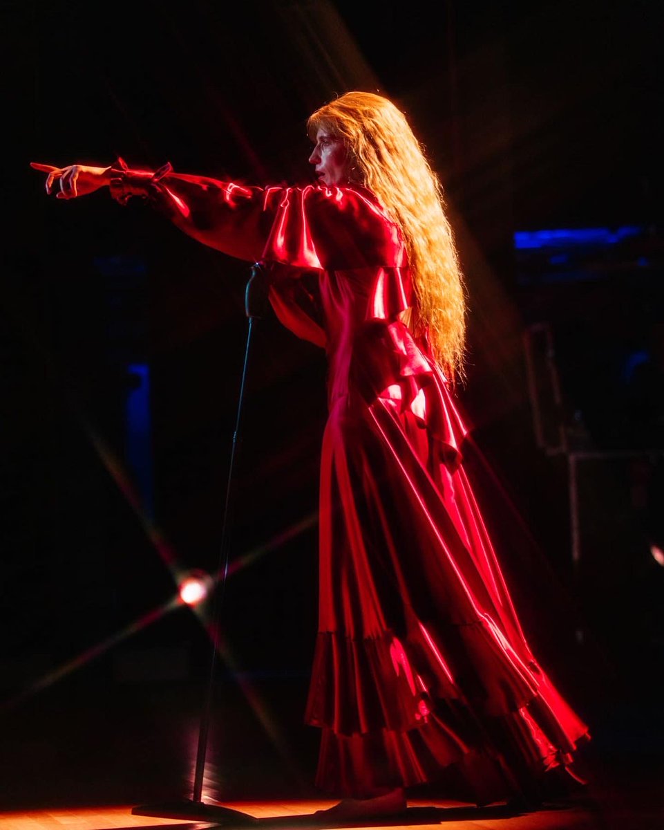 delcoreofficial's tweet photo. .@florencemachine wore a #DelCoreMadetoMeasure silk satin dress for her performance in New York.
Styled by @aldenejohnson
Photographed by Lillie Eiger
#DelCoreUniverse https://t.co/c3QkJaET8K