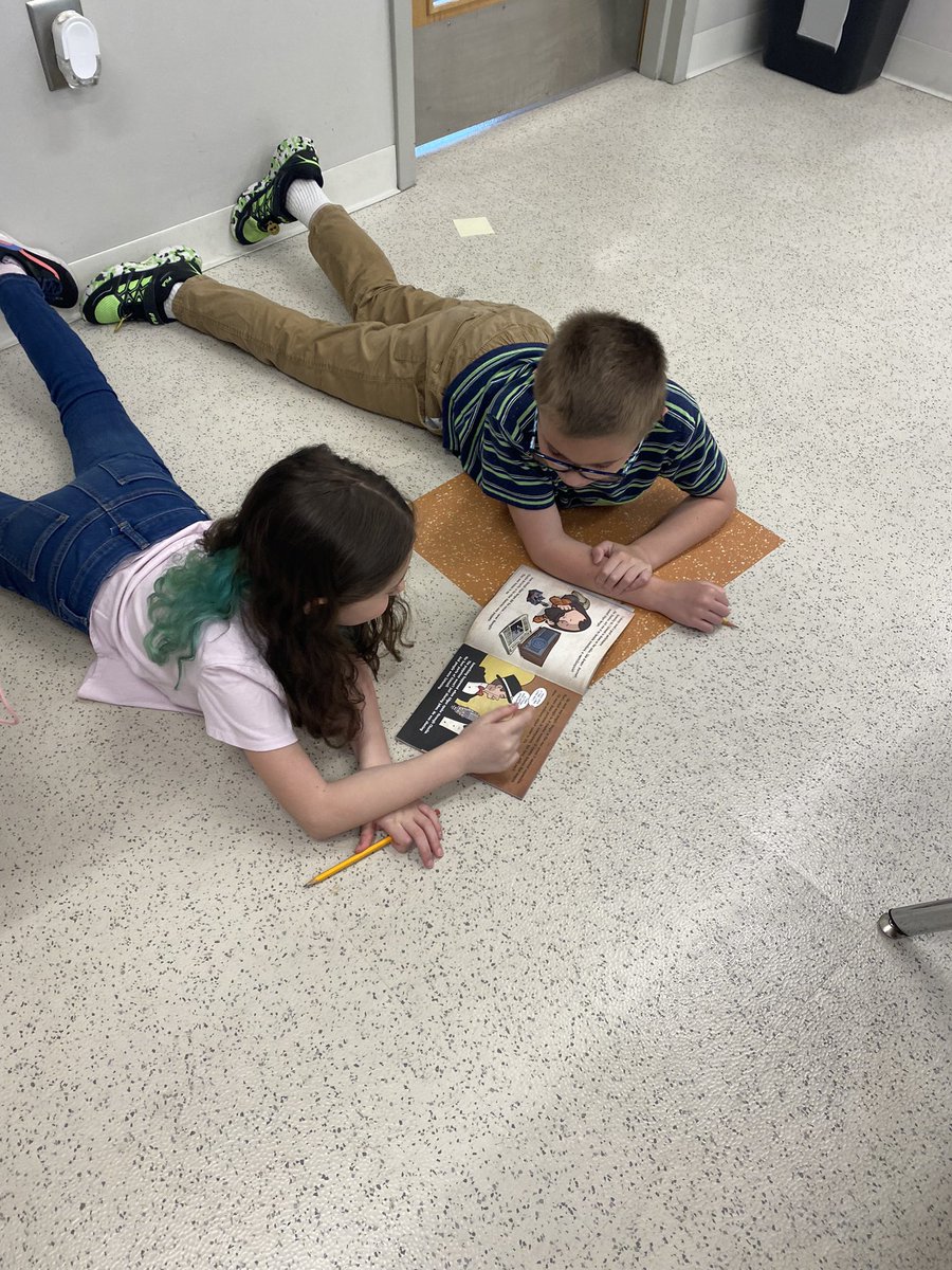 MrsJKelsheimer's tweet photo. What does your research look like? This is what our research looked like today. #teamwork #cooperation #flexibleworkspace https://t.co/Xx8fWFI9kj