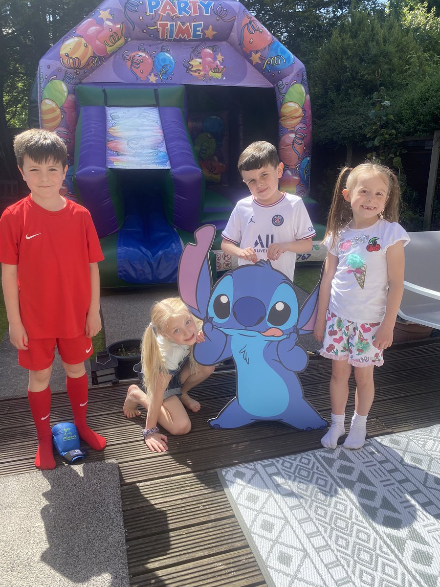 amydean92x's tweet photo. Louis had an amazing 7th birthday with his school mates 💙 @PCPPenguins https://t.co/ADAWYmlEL6