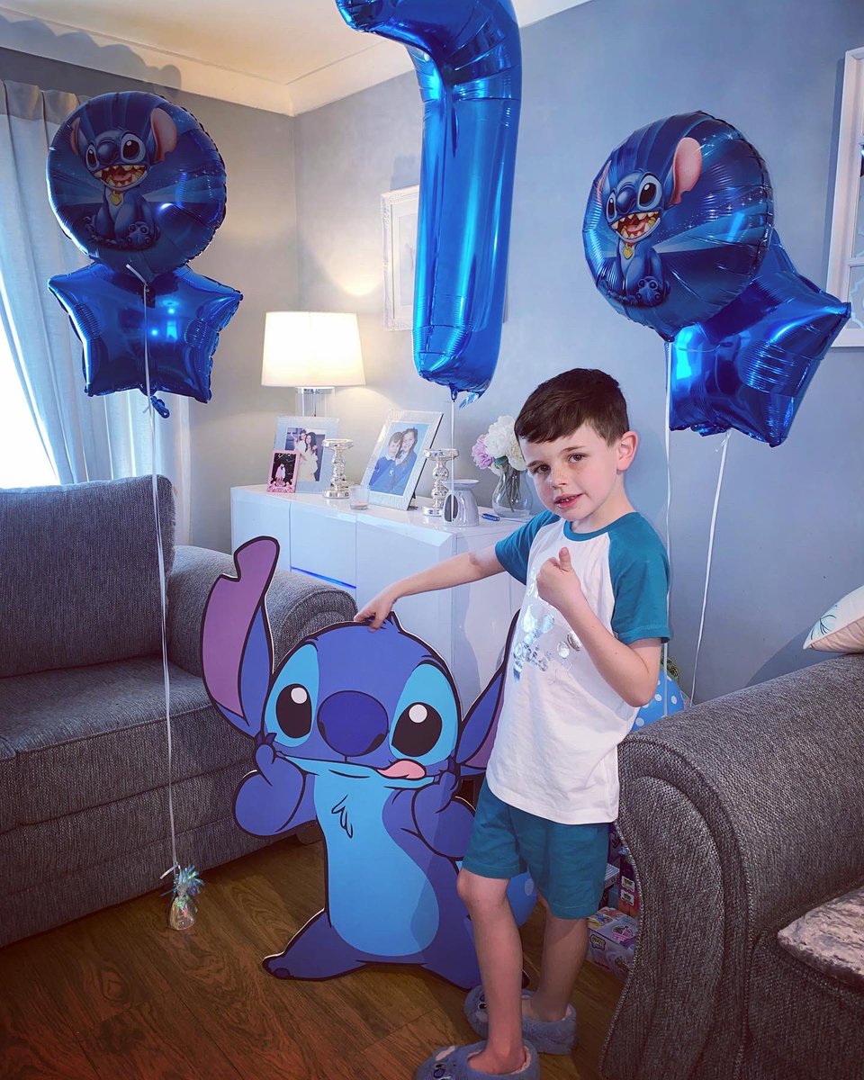 amydean92x's tweet photo. Louis had an amazing 7th birthday with his school mates 💙 @PCPPenguins https://t.co/ADAWYmlEL6