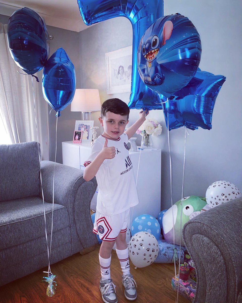 amydean92x's tweet photo. Louis had an amazing 7th birthday with his school mates 💙 @PCPPenguins https://t.co/ADAWYmlEL6