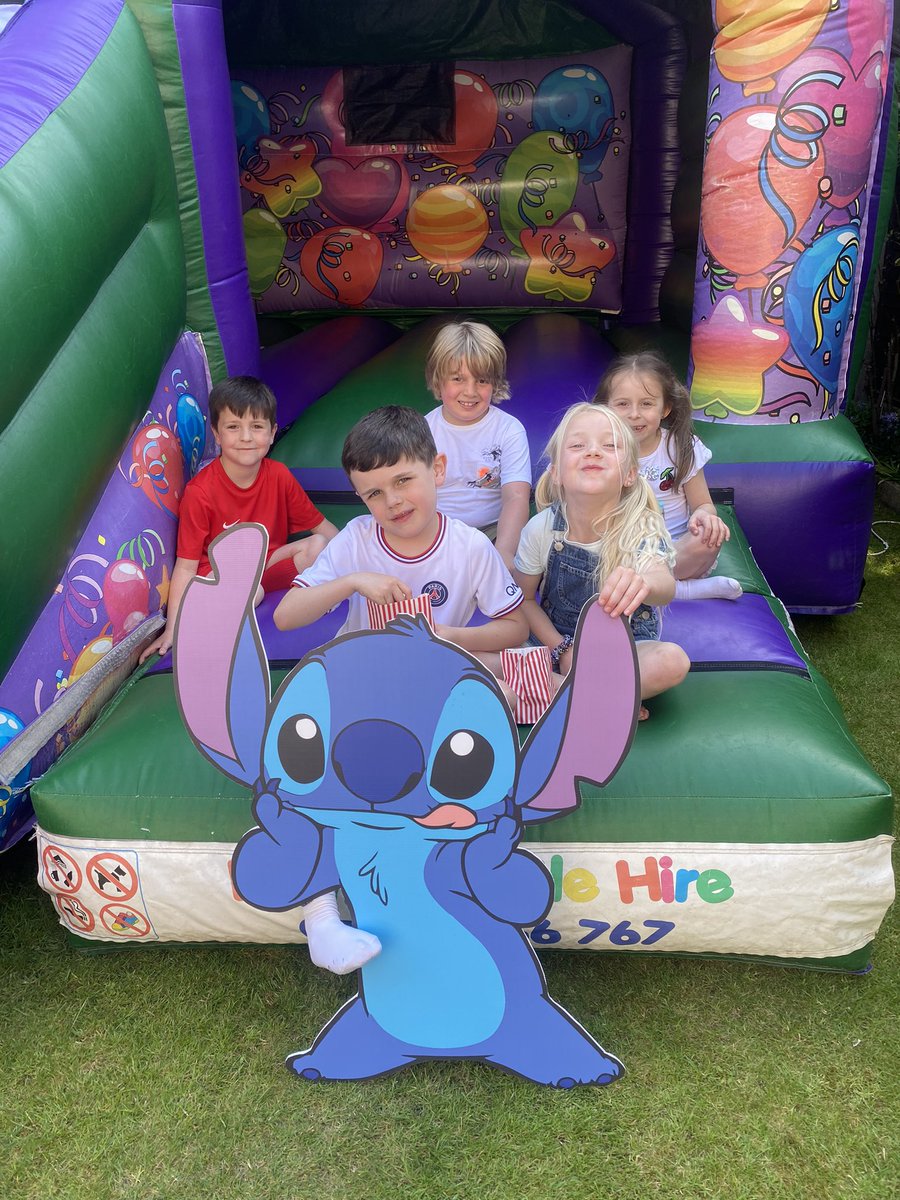 amydean92x's tweet photo. Louis had an amazing 7th birthday with his school mates 💙 @PCPPenguins https://t.co/ADAWYmlEL6