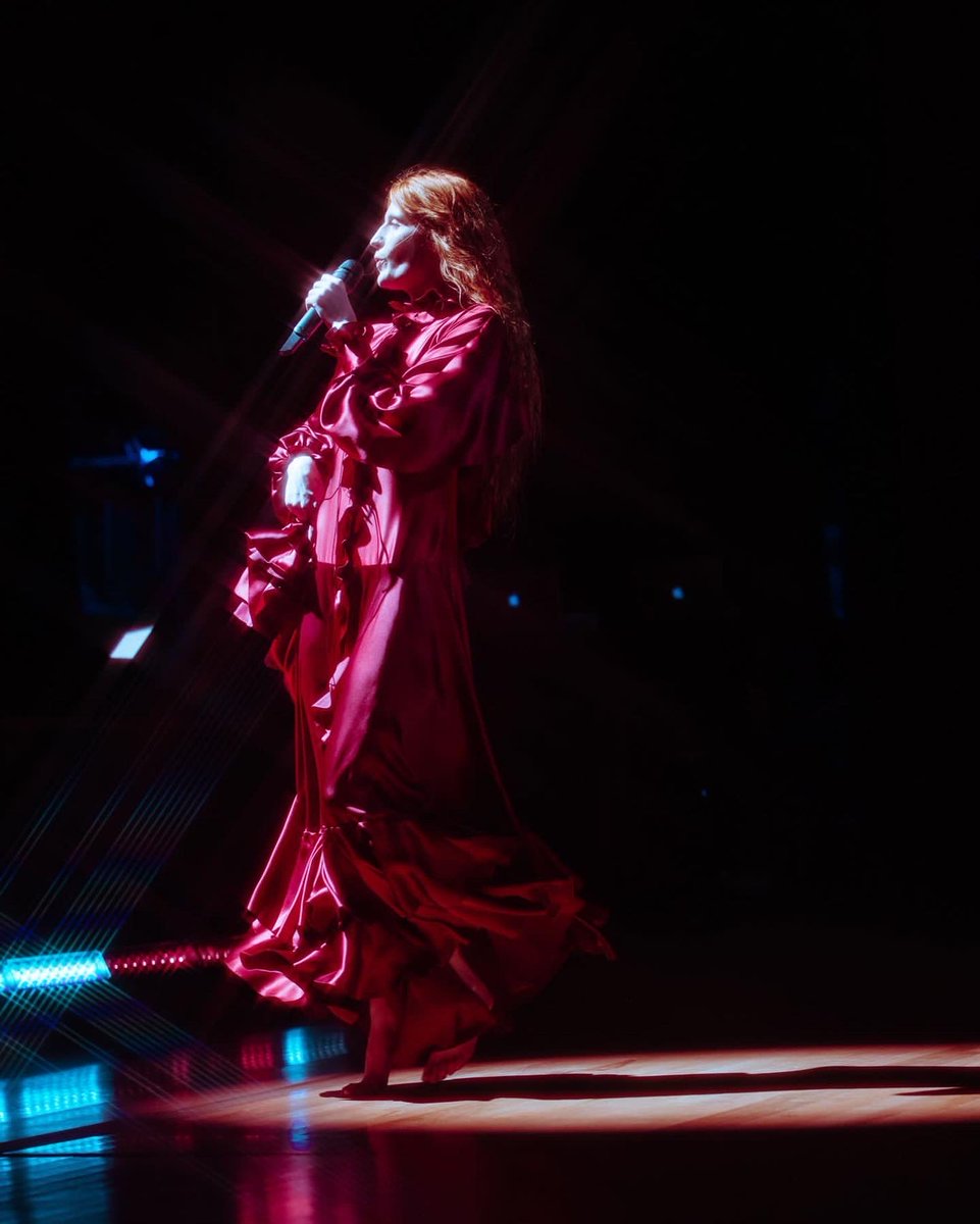 delcoreofficial's tweet photo. .@florencemachine wore a #DelCoreMadetoMeasure silk satin dress for her performance in New York.
Styled by @aldenejohnson
Photographed by Lillie Eiger
#DelCoreUniverse https://t.co/c3QkJaET8K