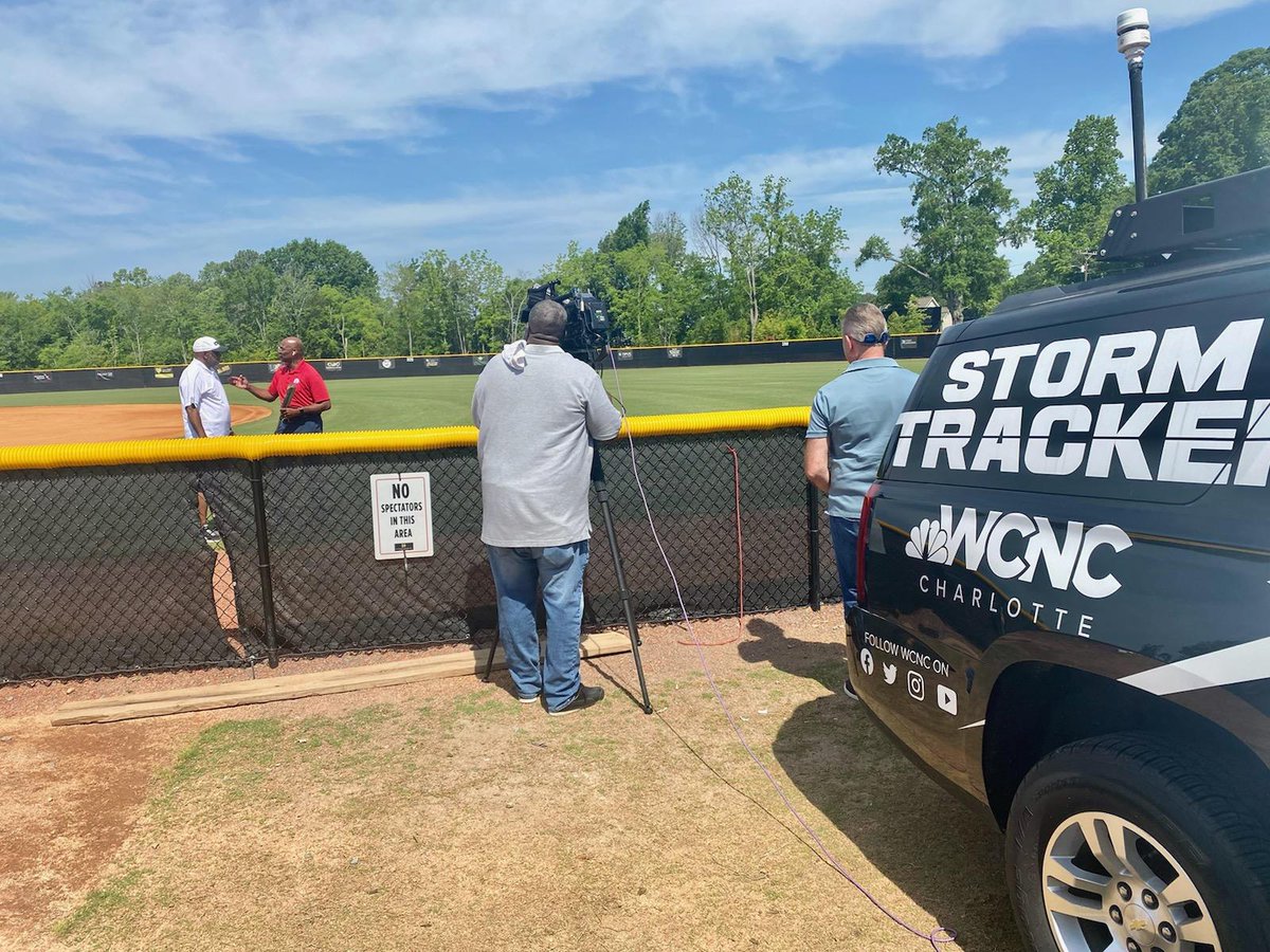 carolinasmetroreds tweet media