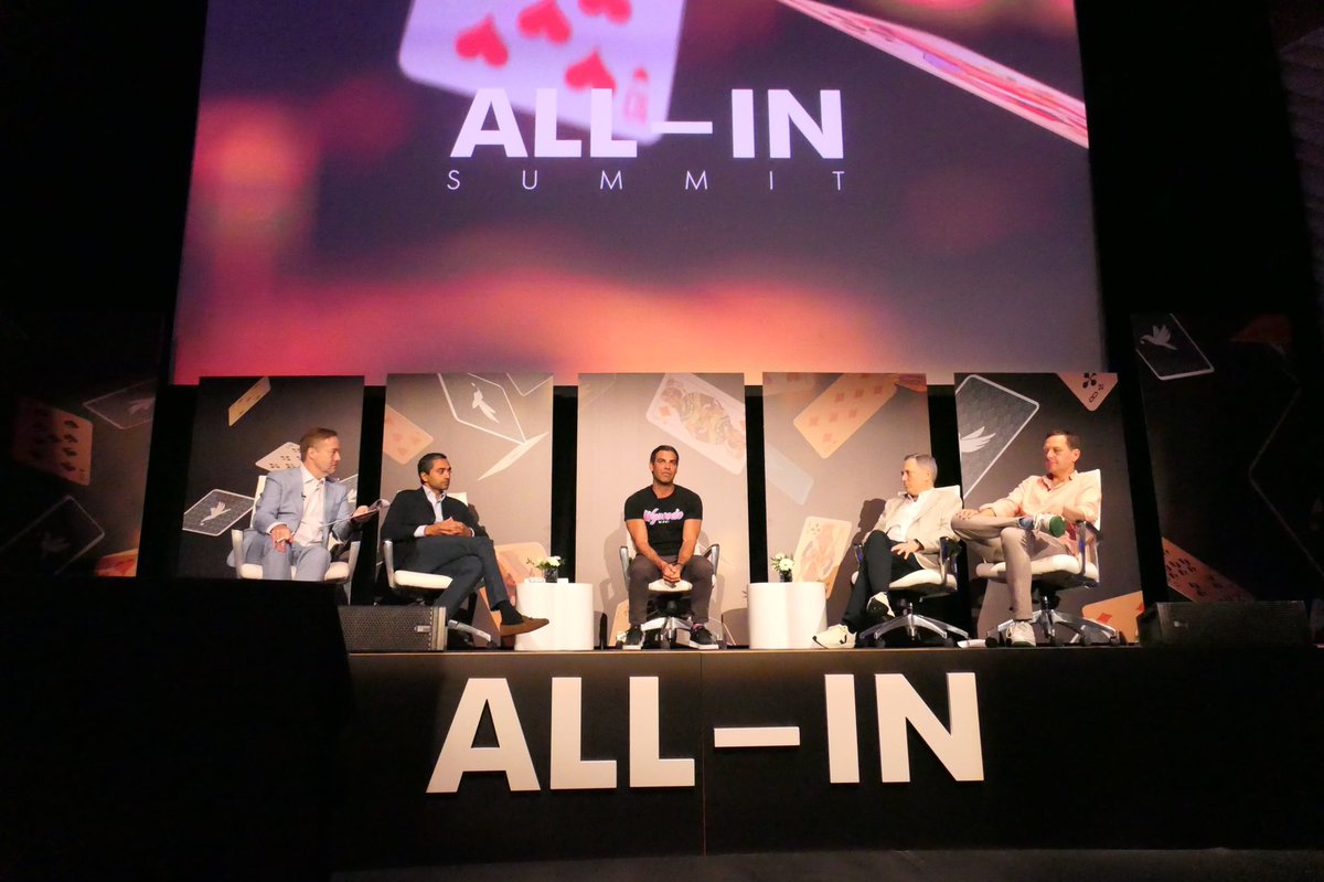 FrancisSuarez's tweet image. I had a great time joining @chamath @DavidSacks @Jasoncalacanis and the rest of the @theallinpod at their inaugural summit in Miami🌴

Thank you for inviting me to tell the Miami story!